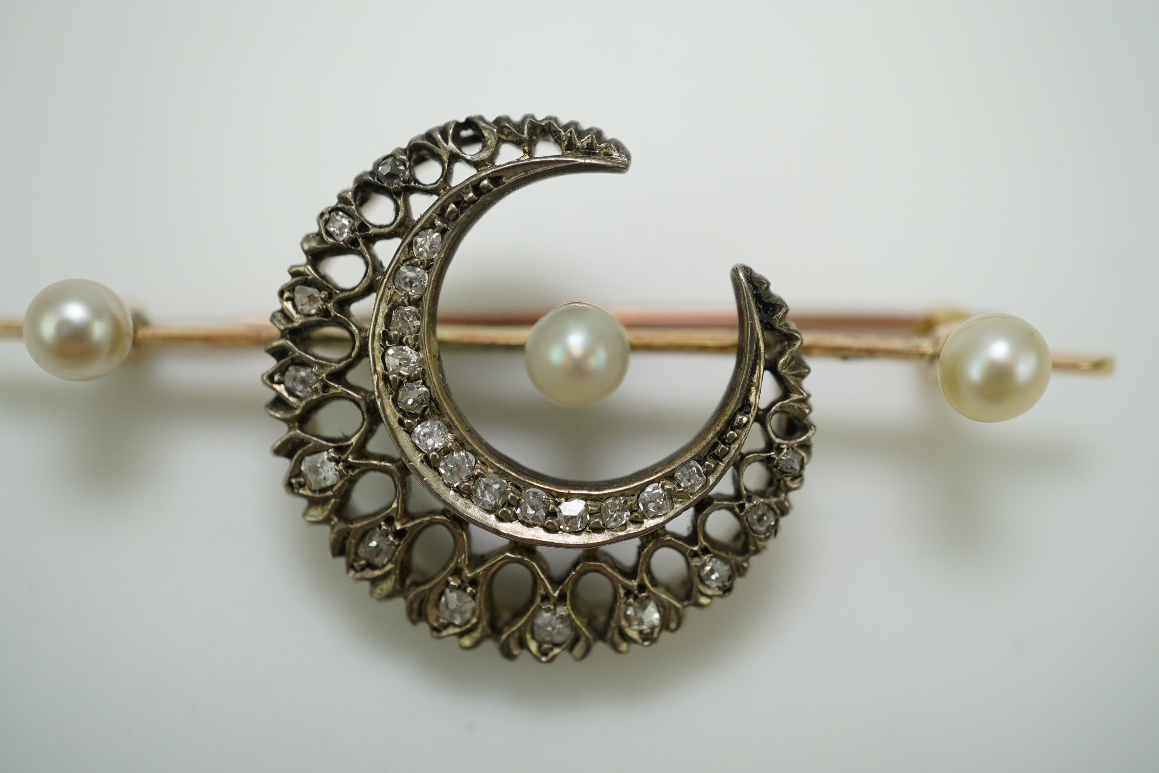 An Edwardian pearl and diamond brooch, early 20th century